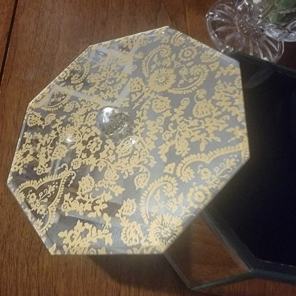 Tahari Jewelry box - Picture 2 of 6